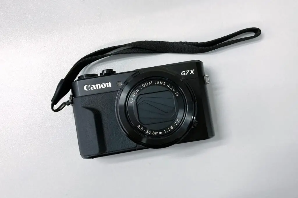 Un appareil photo compact, idéal pour un débutant
