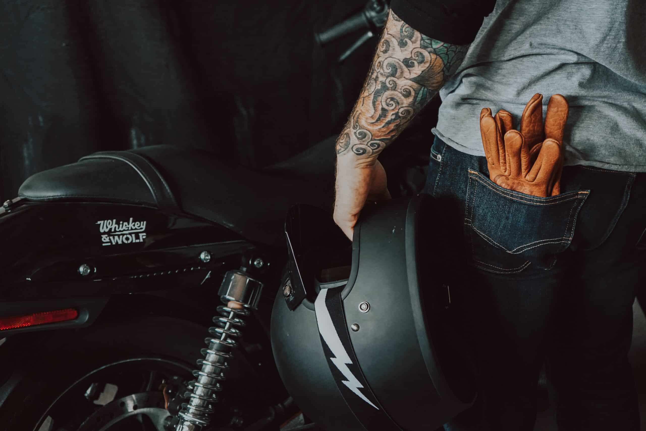 Quels sont les accessoires et équipements de moto indispensables ?