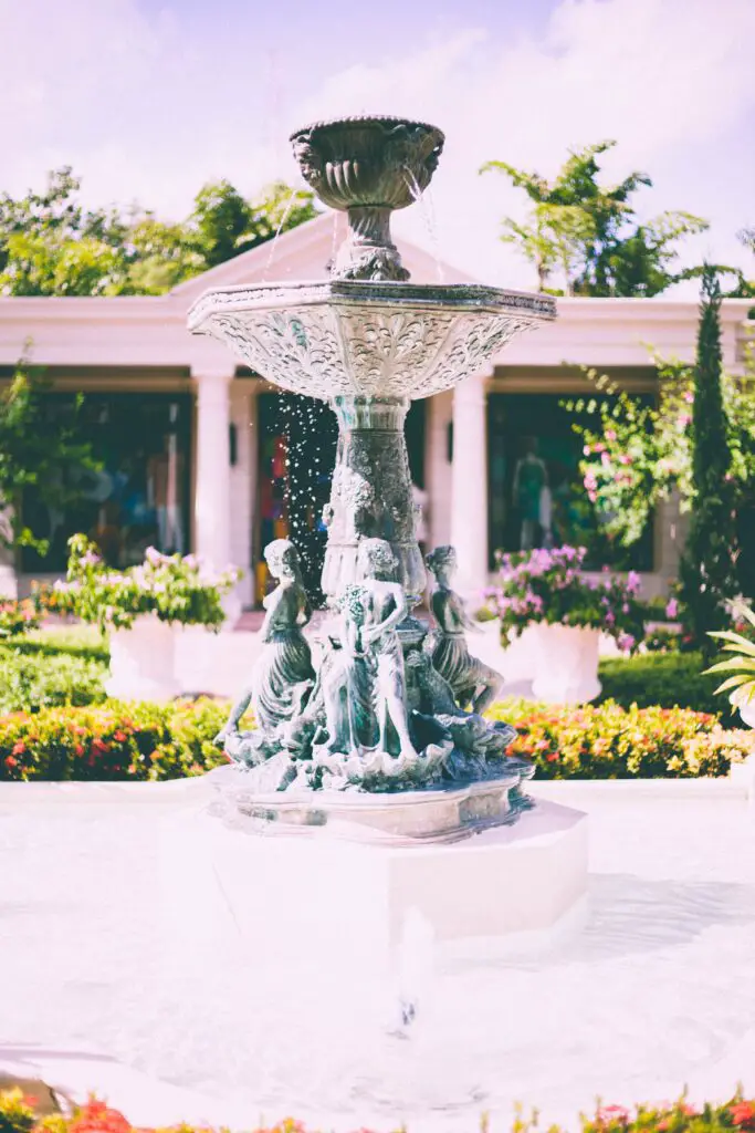 L’esthétique : le style et les matériaux de la fontaine de jardin