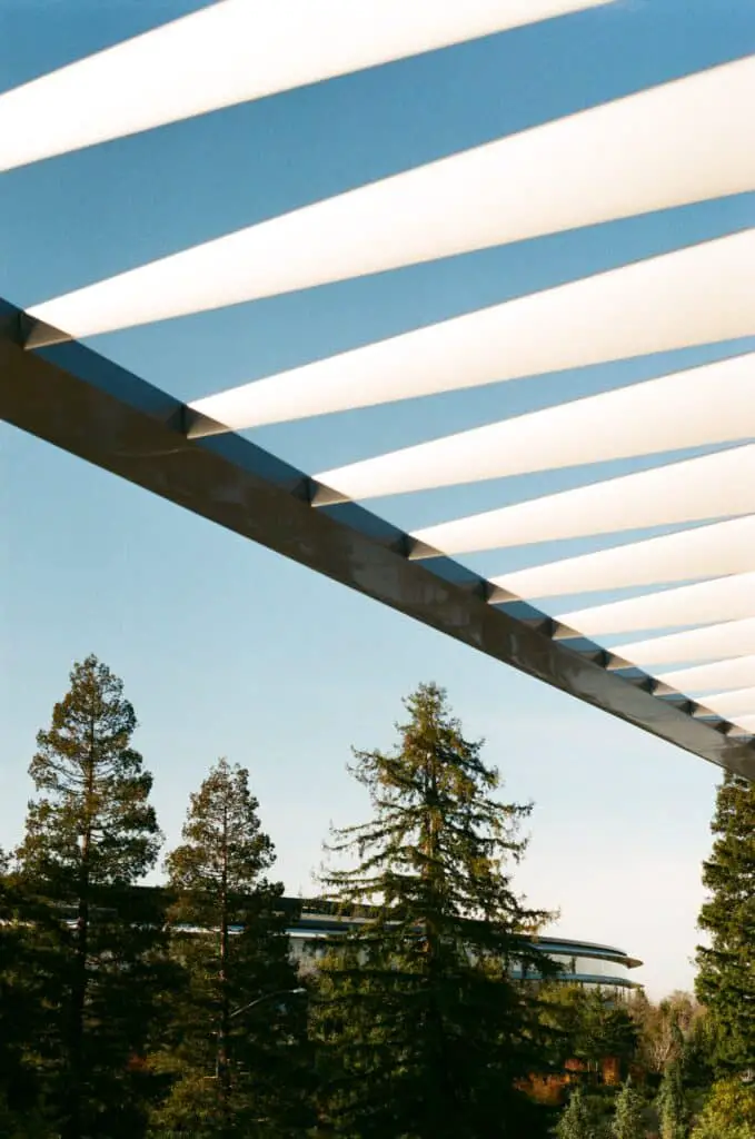 Les lames d'une pergola bioclimatique