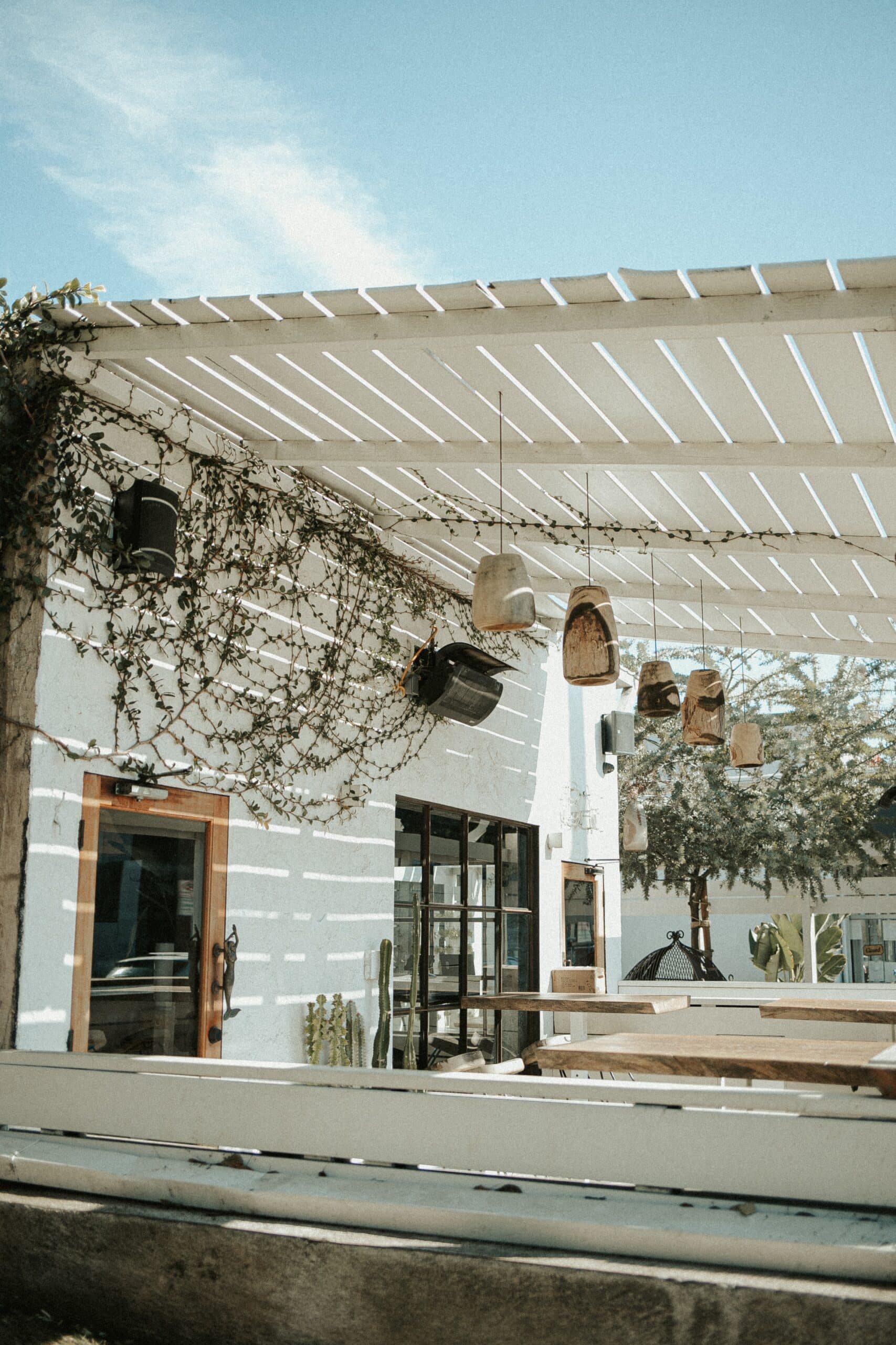 Est-il intéressant de choisir une pergola bioclimatique ?