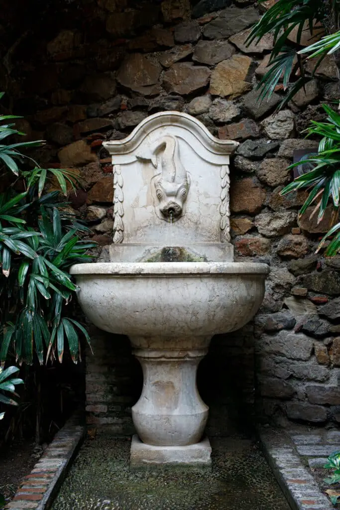 La taille et le lieu d’installation de  votre fontaine de jardin