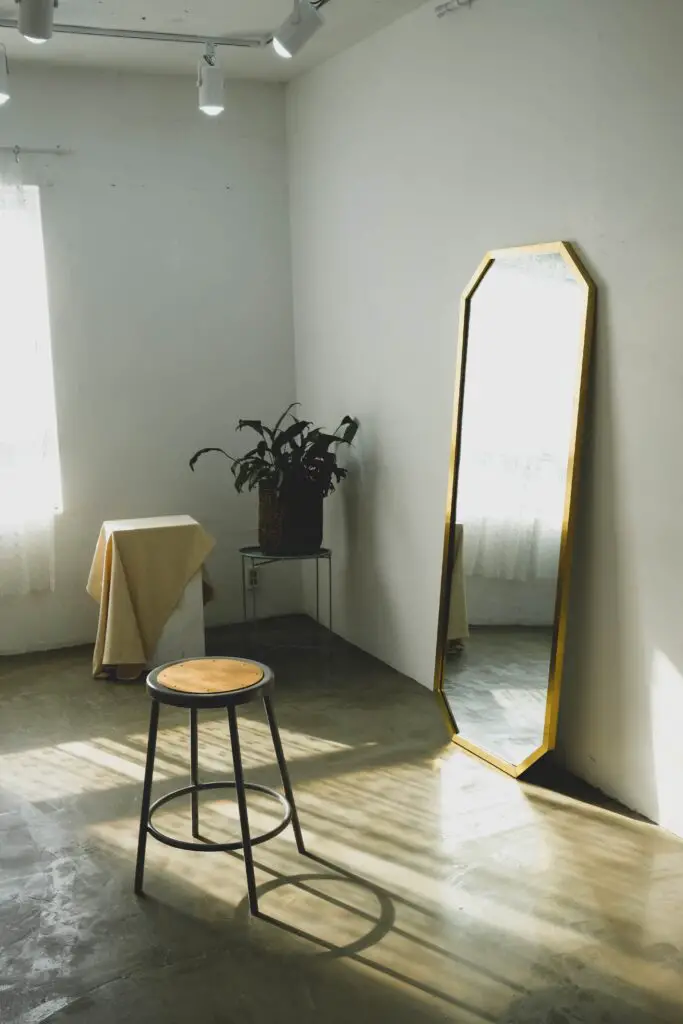 Augmentez la luminosité en plaçant vos miroirs à des endroits stratégiques