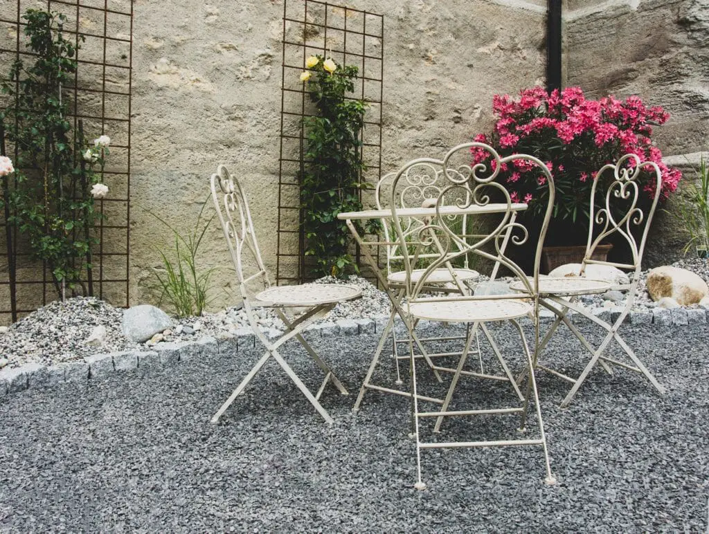 Rendre son éclat au mobilier de jardin en fer forgé ou en métal
