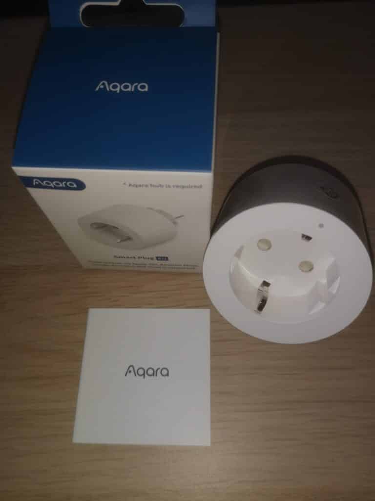 La prise Aqara Smart Plug est livré dans un carton ne contenant que celle-ci et le manuel habituel